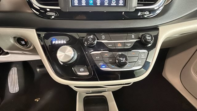 Used 2021 Chrysler Voyager Lxi FWD image 21