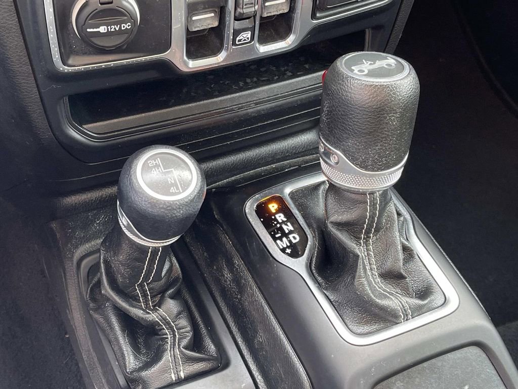 Used 2019 Jeep Wrangler Unlimited Sahara image 28