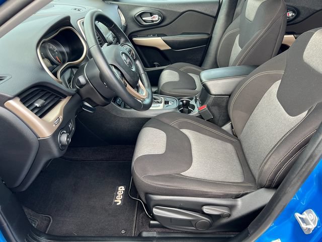 Used 2018 Jeep Cherokee Latitude w/ Altitude Package AWD/4WD image 22