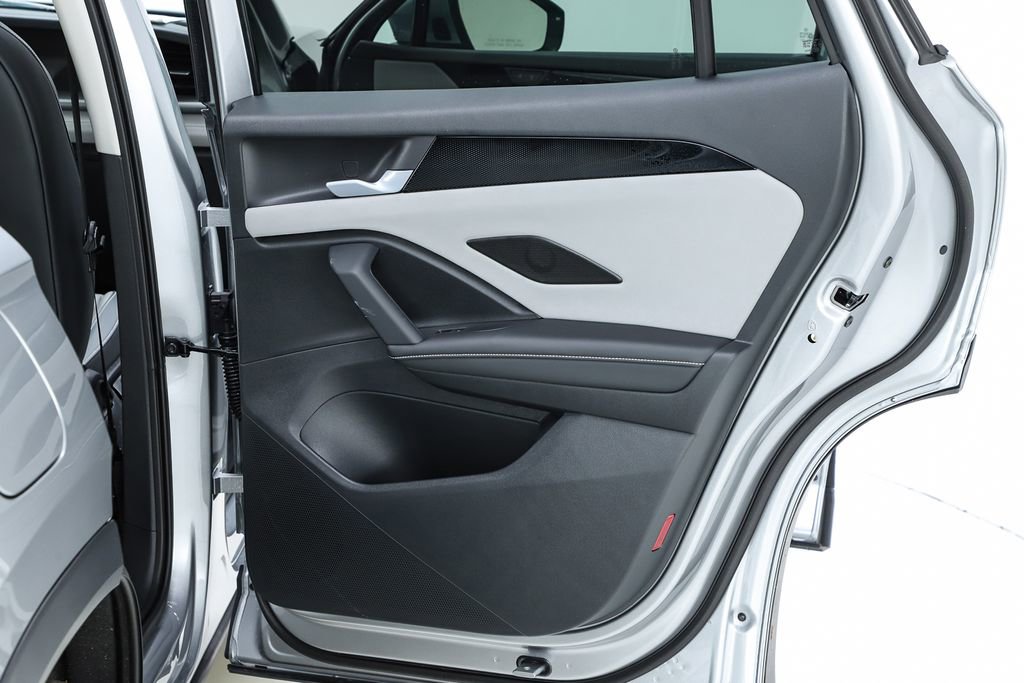 New 2026 Volkswagen Tiguan SE image 30