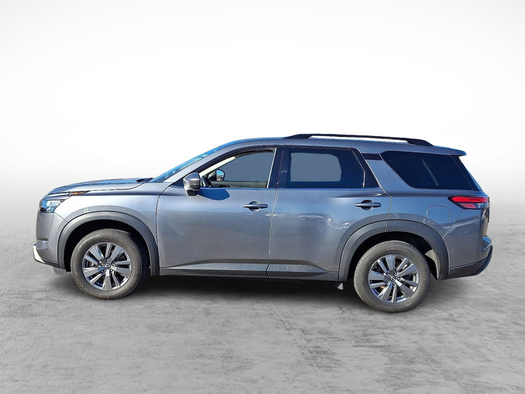Used 2025 Nissan Pathfinder SV image 2