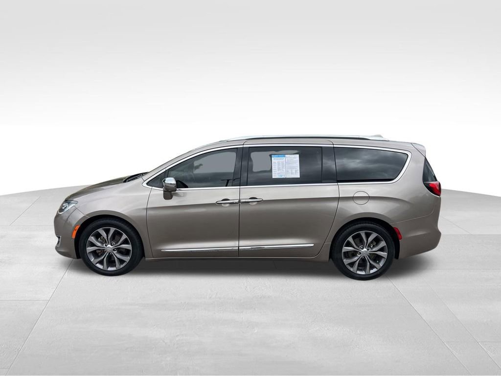 Used 2018 Chrysler Pacifica Limited w/ Tire & Wheel Group FWD image 4