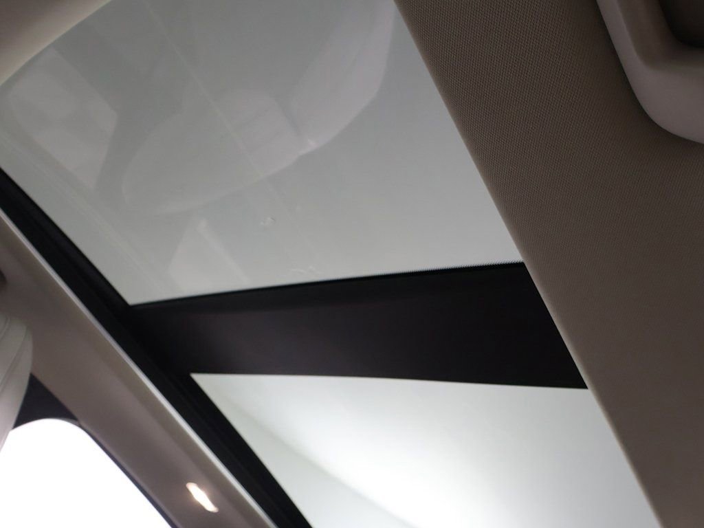 Used 2024 Nissan Ariya FWD image 23