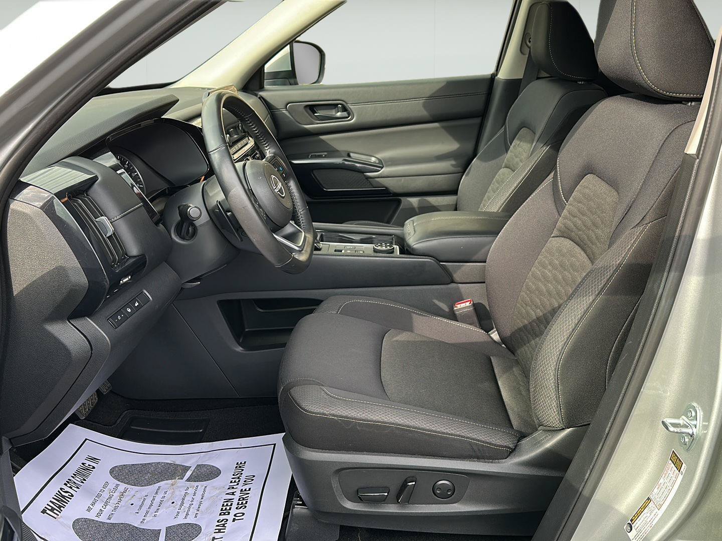 Used 2025 Nissan Pathfinder SV AWD/4WD image 8