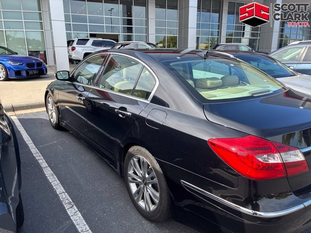 Used 2013 Hyundai Genesis 3.8 w/ Technology Pkg RWD image 2