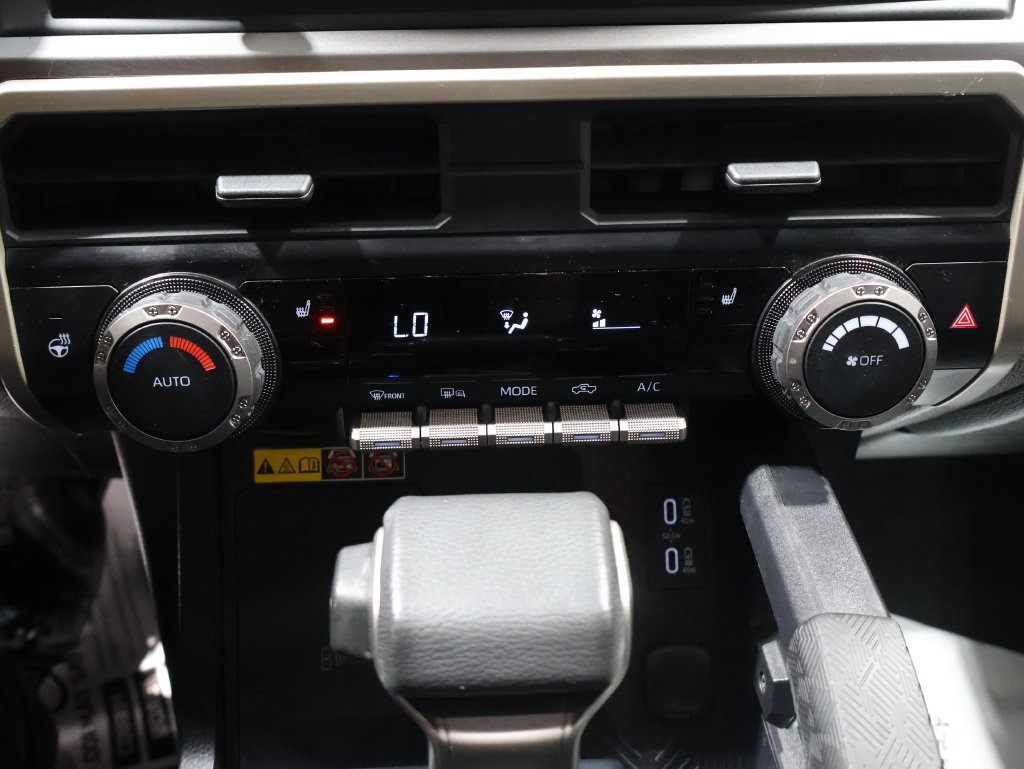 Used 2024 Toyota Tacoma SR5 AWD/4WD image 28