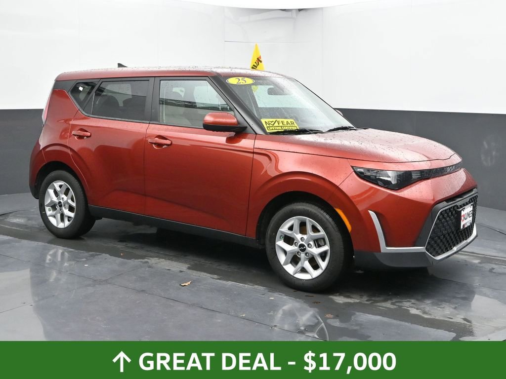 Used 2025 Kia Soul LX w/ LX Technology Package image 4