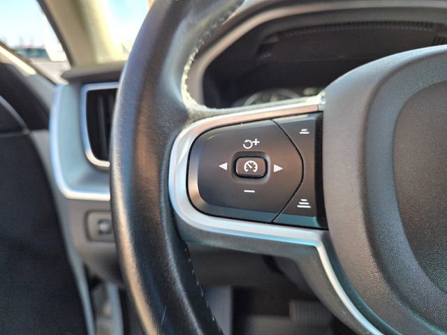 Used 2020 Volvo XC60 T5 Momentum w/ Protection Package image 25