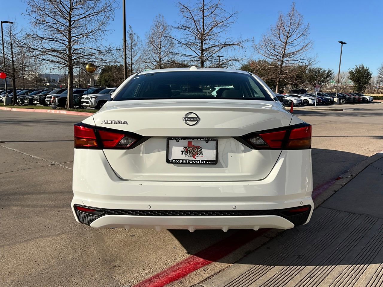 Used 2025 Nissan Altima 2.5 SV image 7