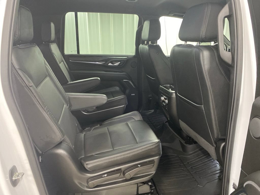 Used 2022 GMC Yukon XL Denali AWD/4WD image 32