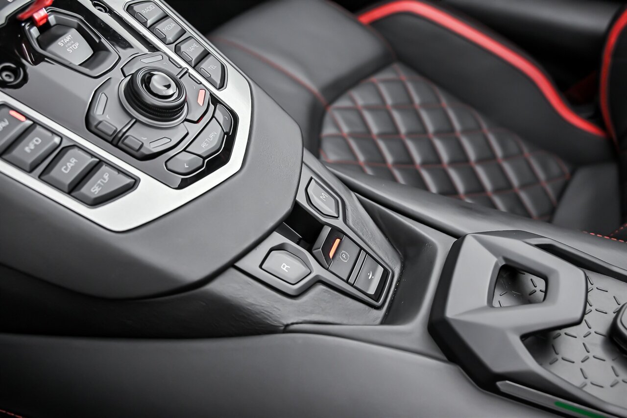 Used 2019 Lamborghini Aventador S AWD/4WD image 33