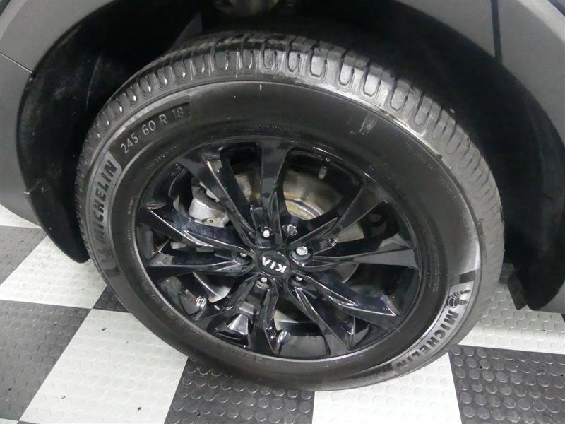 Used 2020 Kia Telluride LX image 17