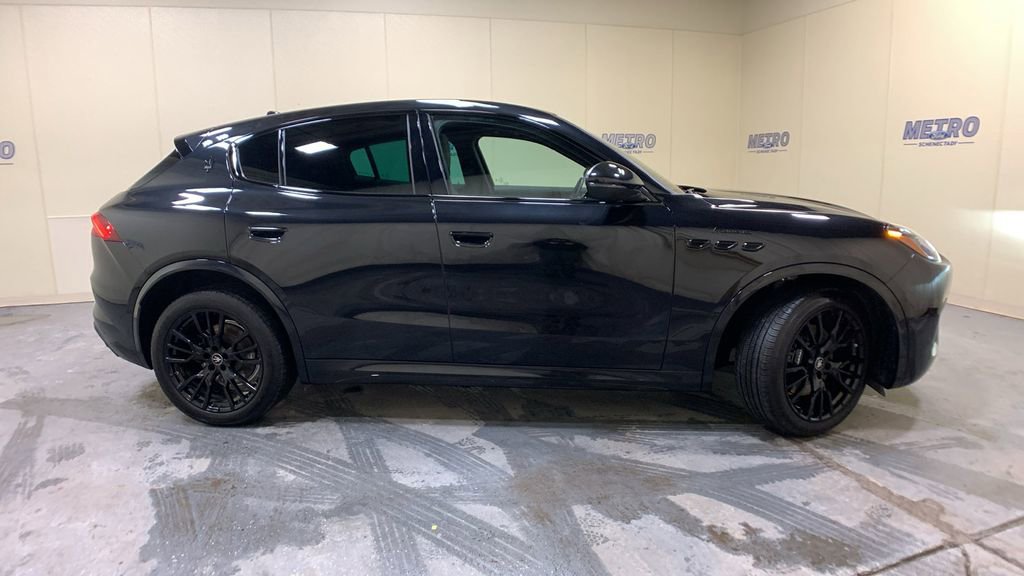 Used 2025 Maserati Grecale Modena image 2