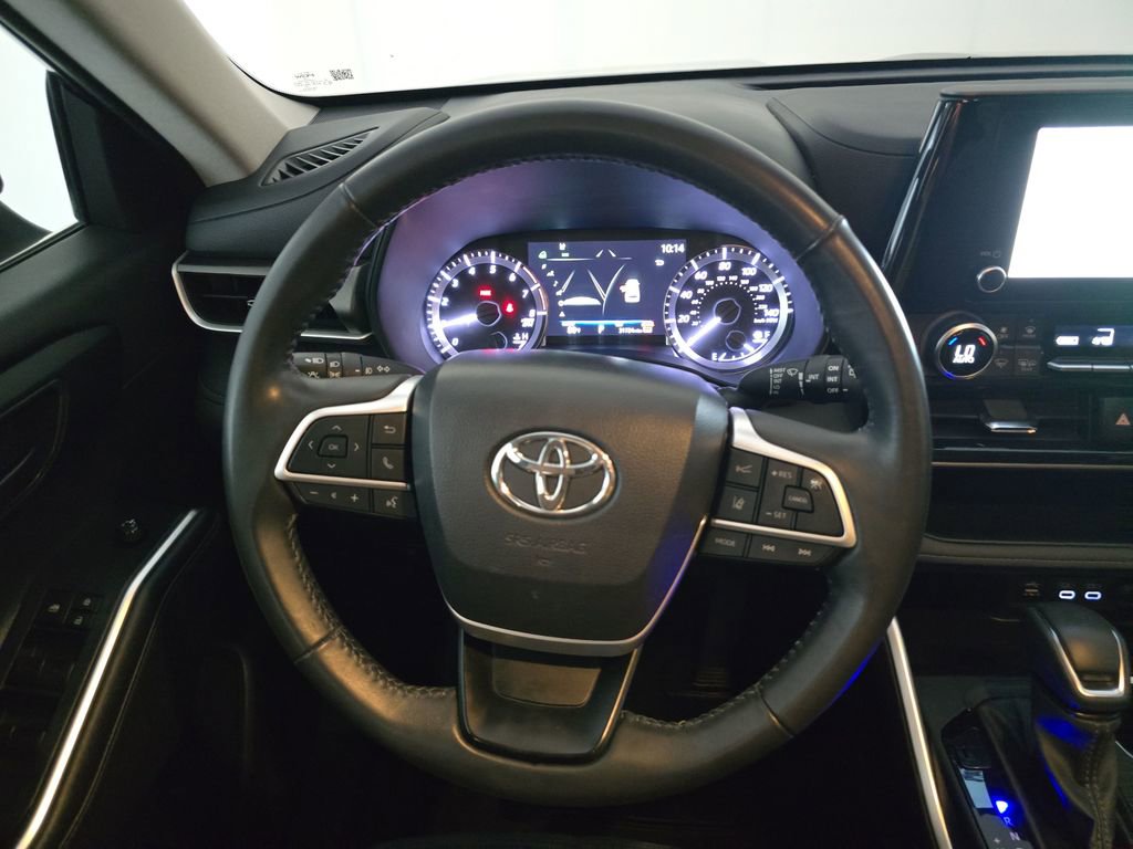 Used 2024 Toyota Highlander LE image 16