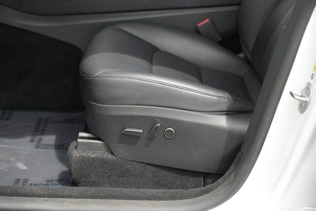 Used 2023 Tesla Model Y AWD image 18