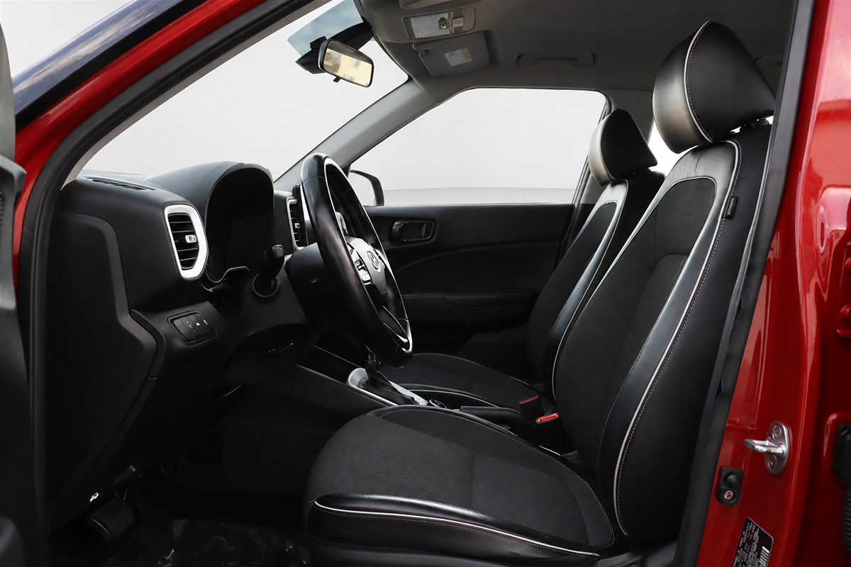 Used 2022 Hyundai Venue Limited FWD image 25