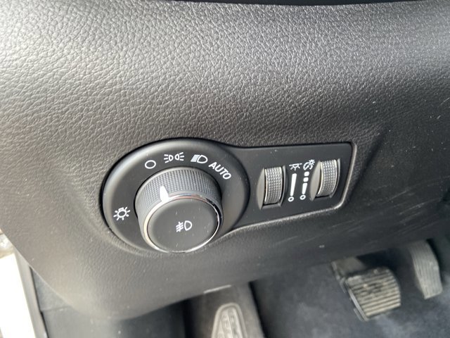 Used 2024 Jeep Compass Latitude image 42