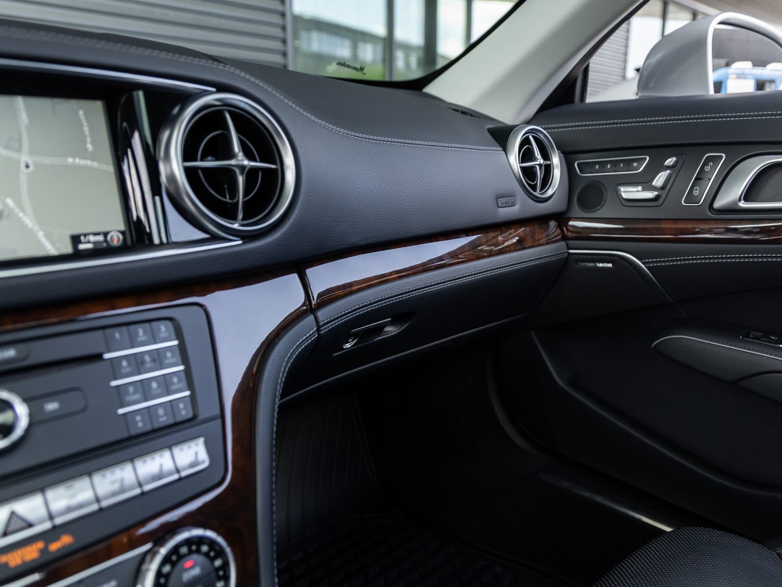Used 2017 Mercedes-Benz SL 450 image 34