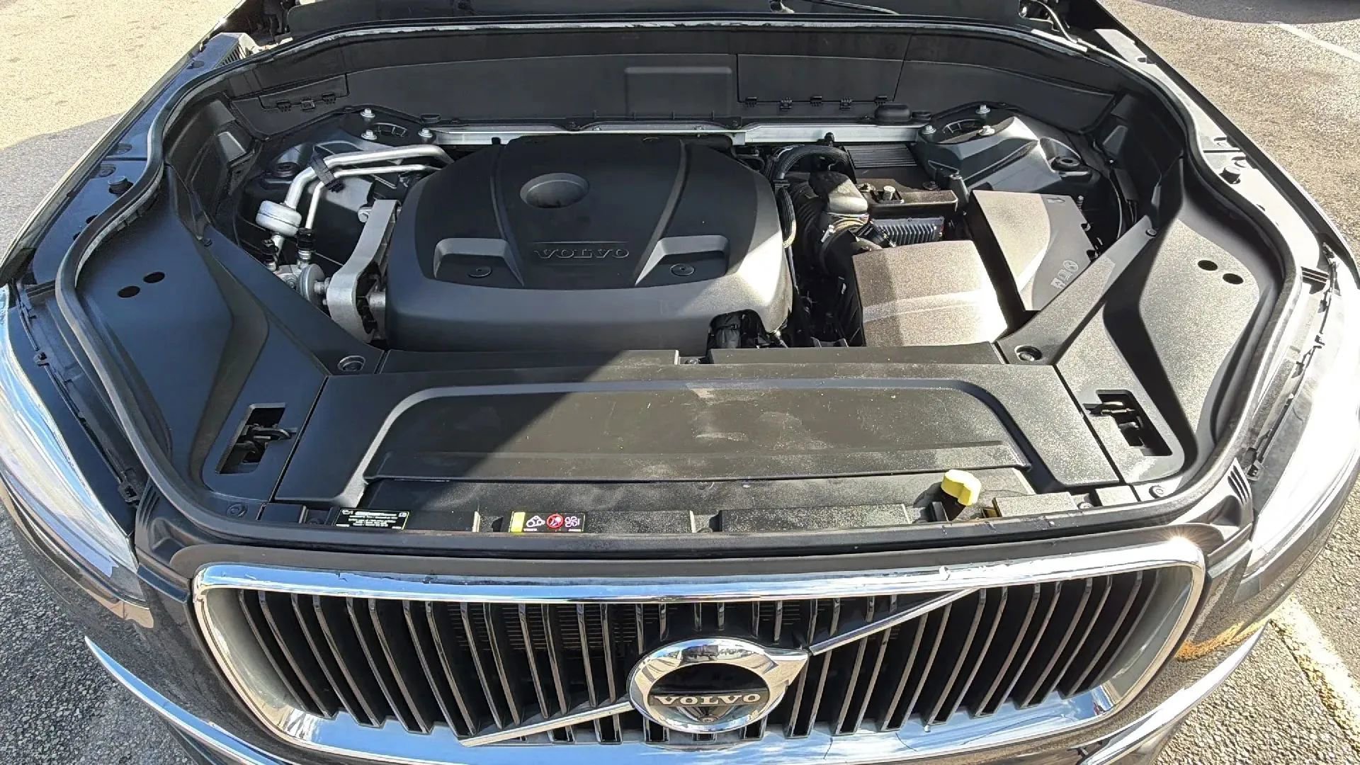 Used 2016 Volvo XC90 T6 Momentum w/ Momentum Plus Package AWD/4WD image 23