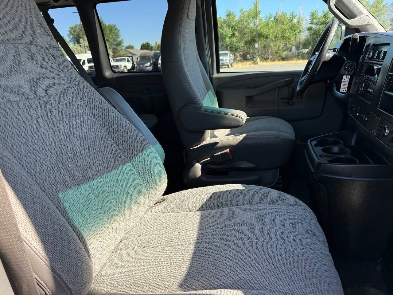 Used 2016 GMC Savana 3500 LT w/ LT Preferred Equipment Group RWD image 19