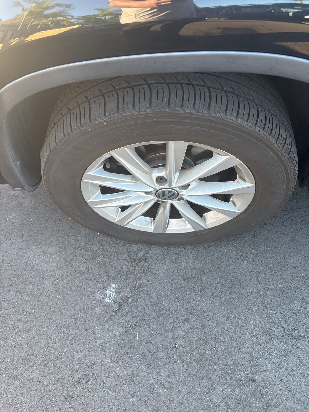 Used 2017 Volkswagen Tiguan Limited w/ Premium Package image 2