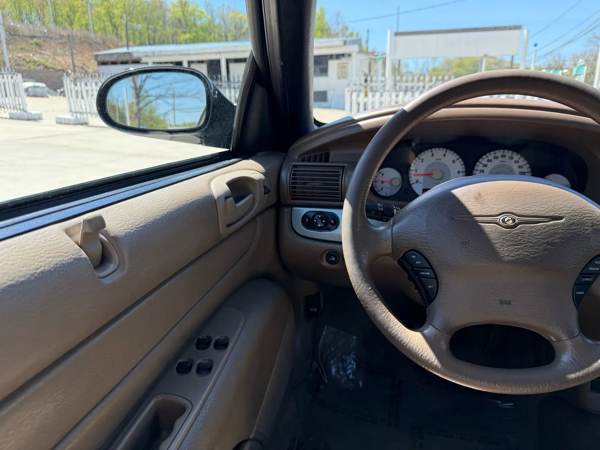 Used 2004 Chrysler Sebring GTC image 28