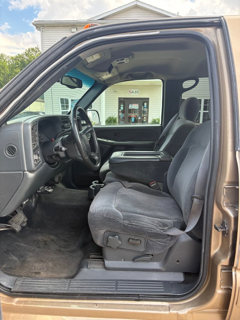 Used 2001 Chevrolet Silverado 2500 LS w/ Off-Road Skid Plate Pkg AWD/4WD image 9