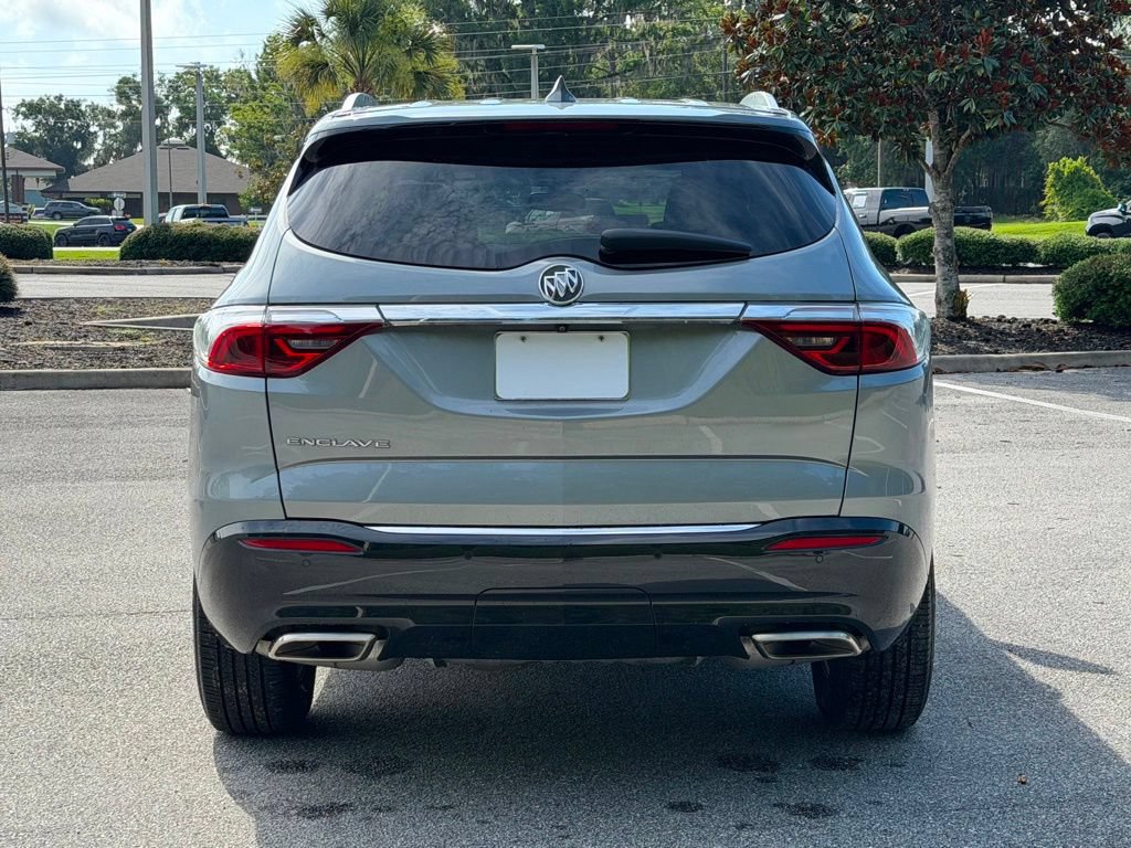 Used 2023 Buick Enclave Essence FWD image 3