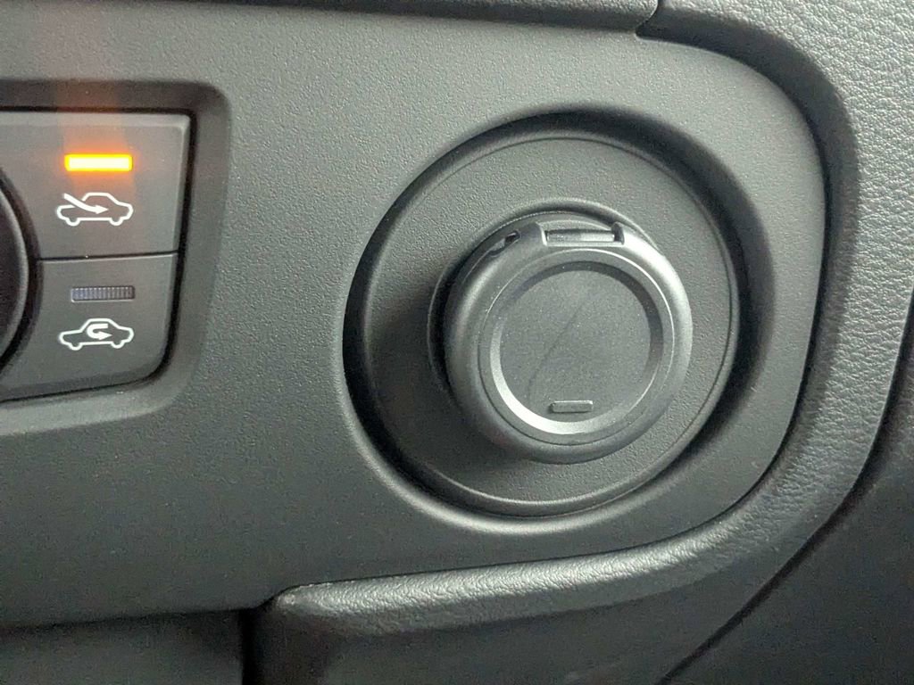 Used 2025 Nissan Frontier PRO-4X w/ Interior Protection Package image 25