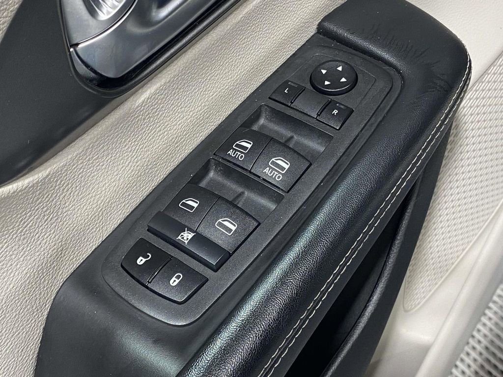 Used 2022 Chrysler Pacifica Touring-L FWD image 18