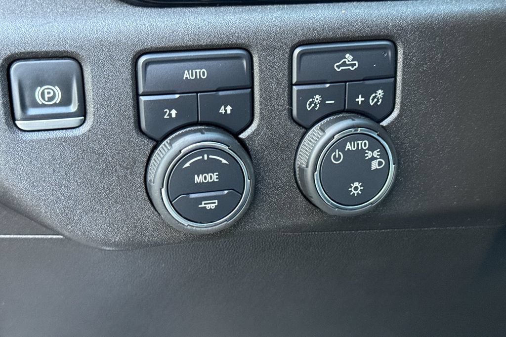 Used 2025 Chevrolet Silverado 1500 LT AWD/4WD image 30