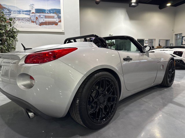 Used 2009 Pontiac Solstice GXP w/ Premium Package RWD image 38