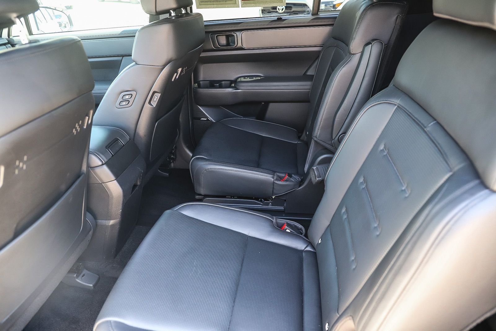 Used 2025 Hyundai Santa Fe Calligraphy AWD/4WD image 18