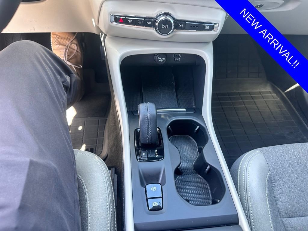 Used 2020 Volvo XC40 T5 Momentum w/ Protection Package Premier AWD/4WD image 12