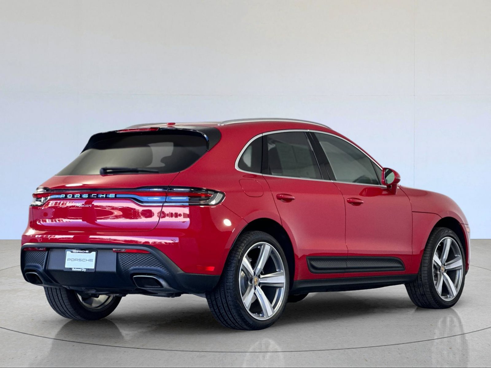 Certified 2026 Porsche Macan AWD/4WD image 8