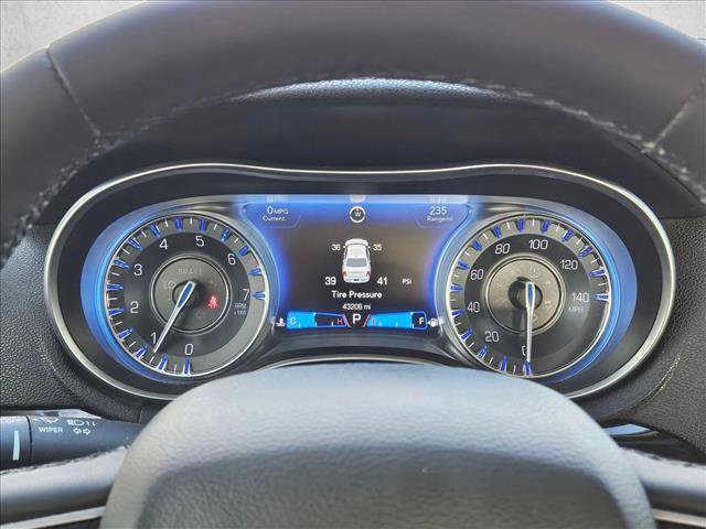Used 2023 Chrysler 300 Touring w/ Sport Appearance Package image 11