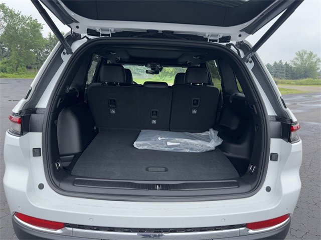 New 2025 Jeep Grand Cherokee Limited image 18