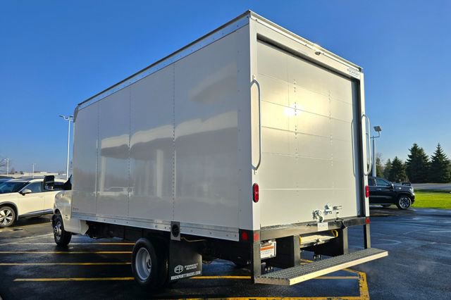 New 2026 GMC Savana 4500 w/ Power Convenience Package RWD image 6