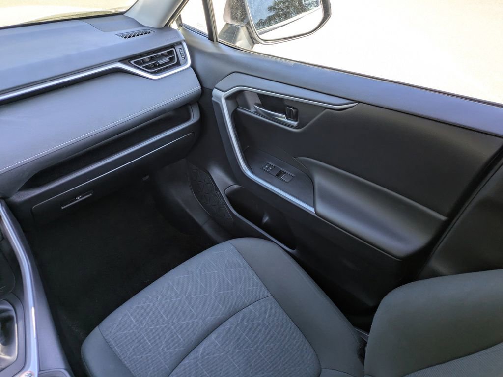 Used 2025 Toyota RAV4 XLE FWD image 17