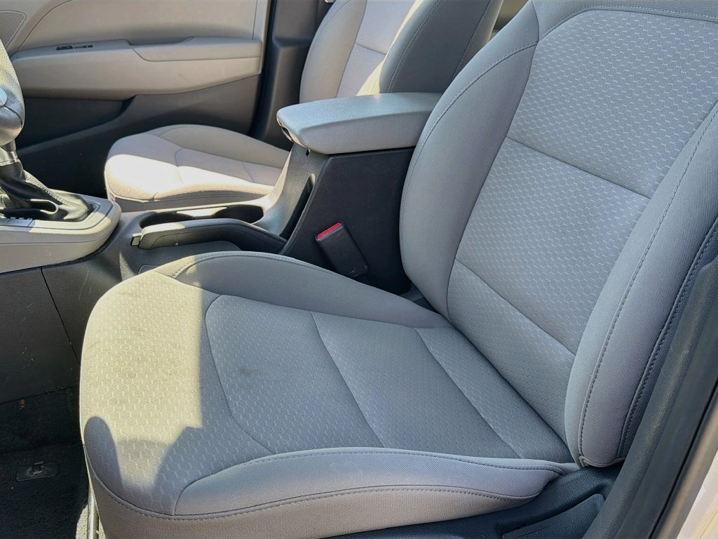 Used 2020 Hyundai Elantra SE FWD image 26