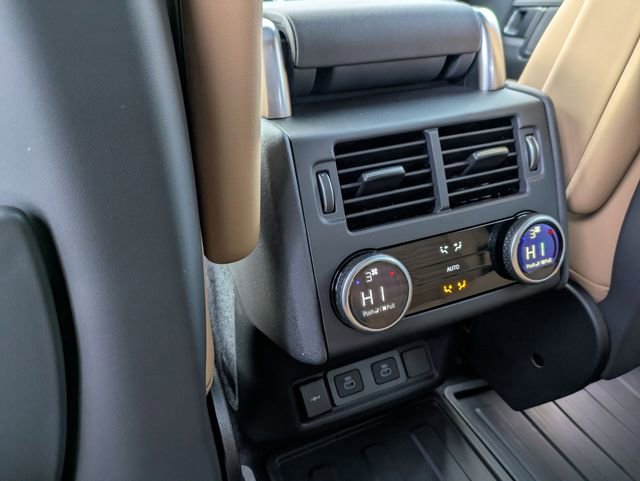 New 2026 Land Rover Discovery Limited Edition image 13