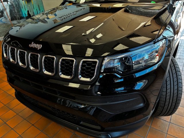 Used 2025 Jeep Compass Sport image 9