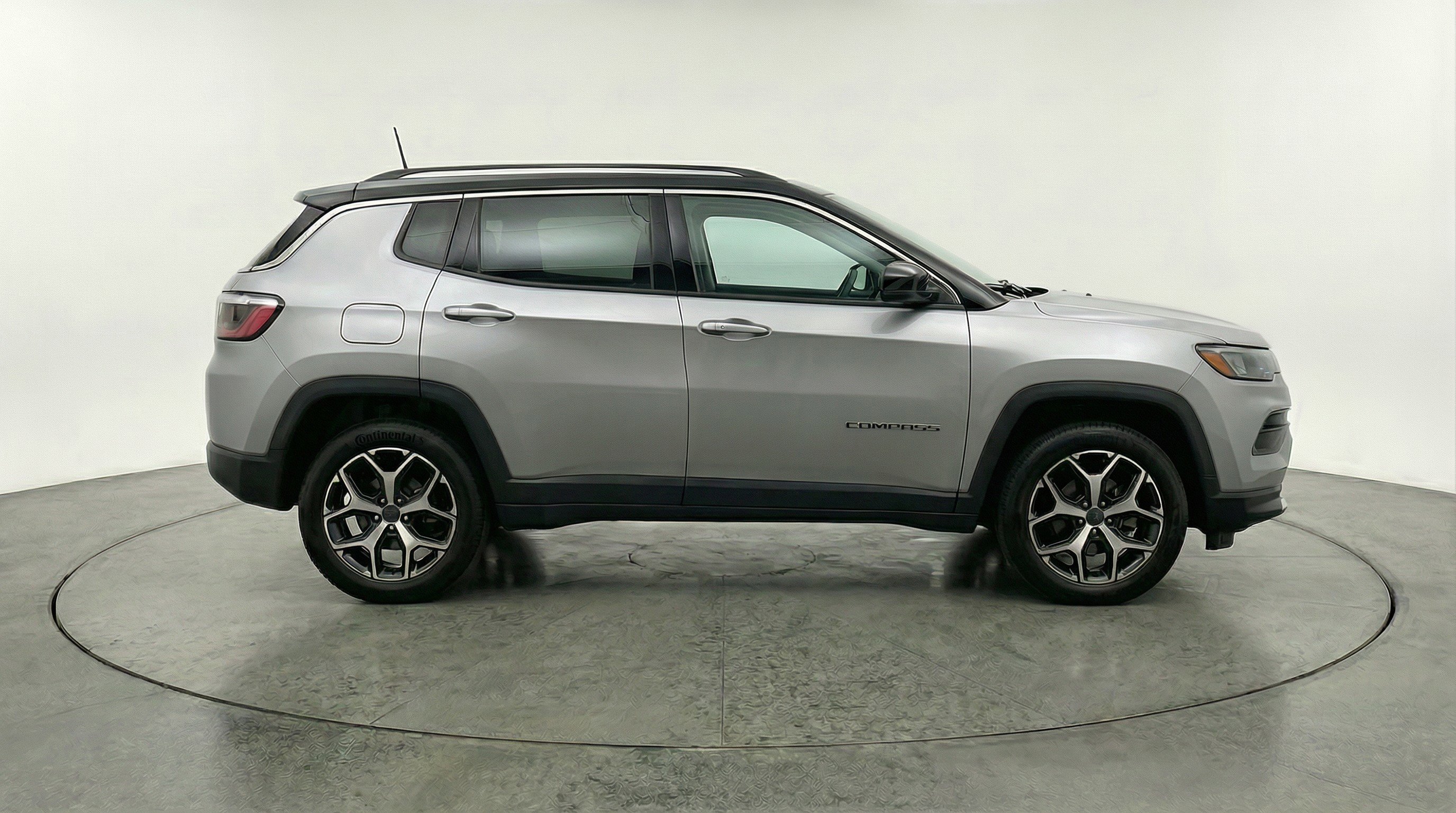 Used 2025 Jeep Compass Limited AWD/4WD image 11
