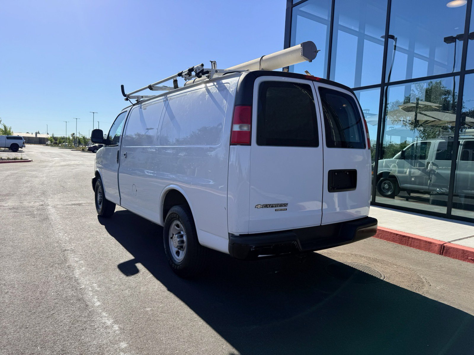 Used 2015 Chevrolet Express 2500 RWD image 3