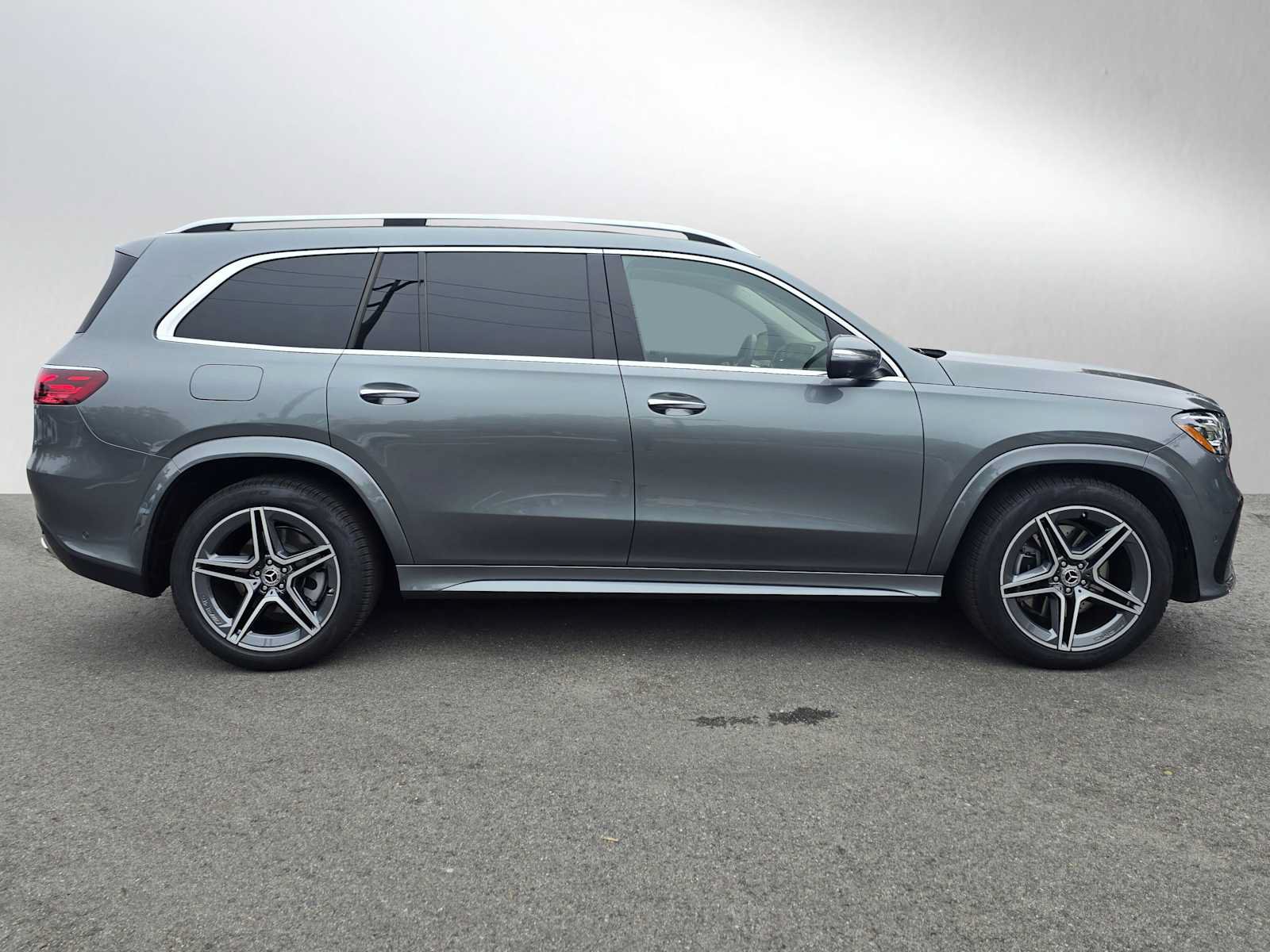 Used 2026 Mercedes-Benz GLS 450 4MATIC image 2