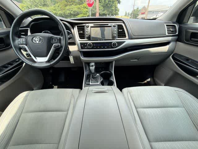 Used 2016 Toyota Highlander Plus AWD/4WD image 19
