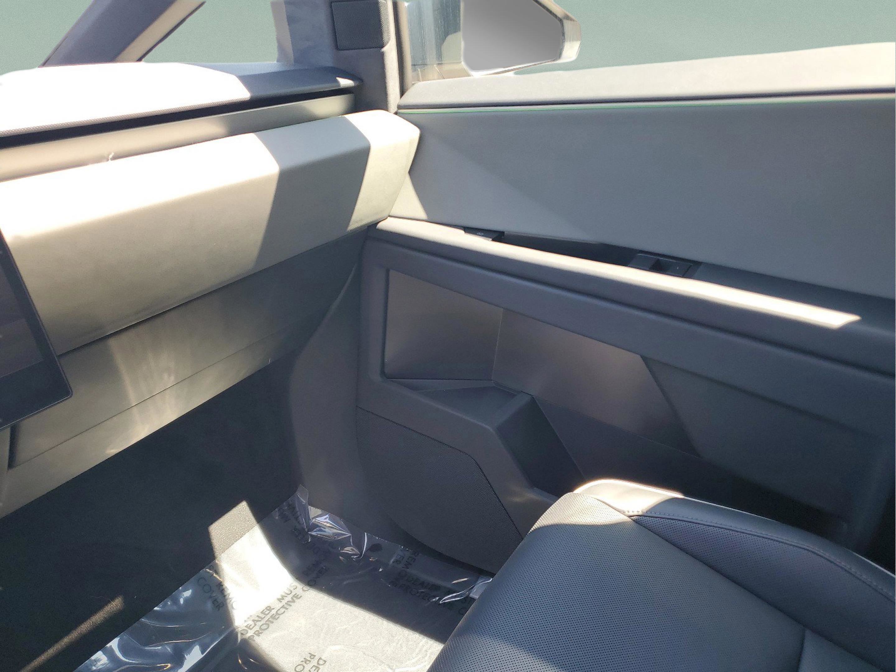 Used 2024 Tesla Cybertruck AWD Crew Cab image 21