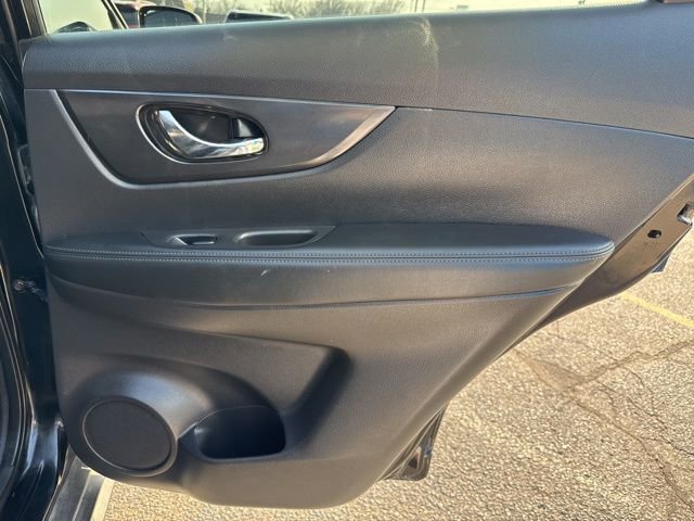 Used 2017 Nissan Rogue SV w/ SV Premium Package image 14