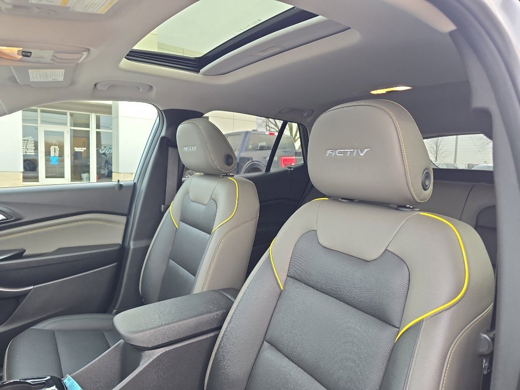 Used 2025 Chevrolet Trax ACTIV w/ Sunroof Package image 13