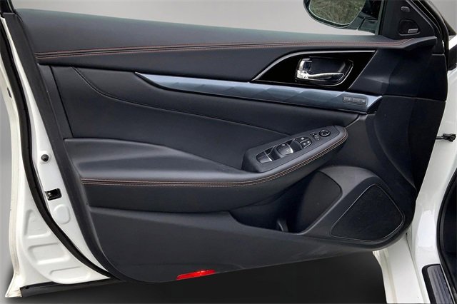 Used 2023 Nissan Maxima SR w/ Sport Mat Group image 17